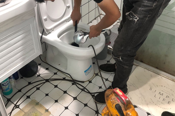 霍州马桶堵塞自己疏通还是找师傅?专业上门服务让你省时更省心