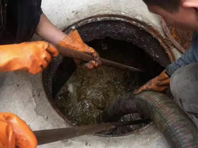 霍州清理化粪池时如何避免沼气的危害?